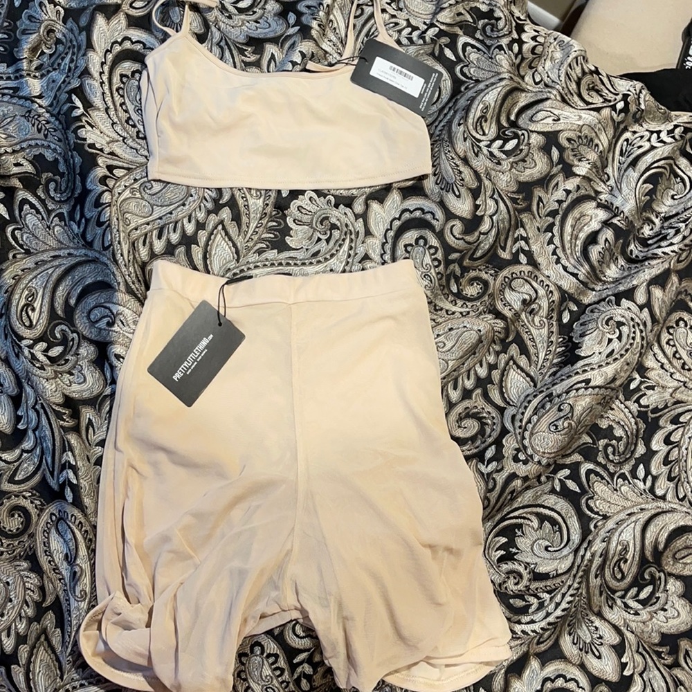 Prettylittlething matching biker short and top set